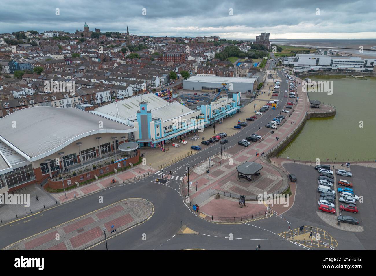 Aus der Vogelperspektive auf die Küste des New Palace Building, Marine Promenade, New Brighton, Wirral Peninsula, Großbritannien. Stockfoto