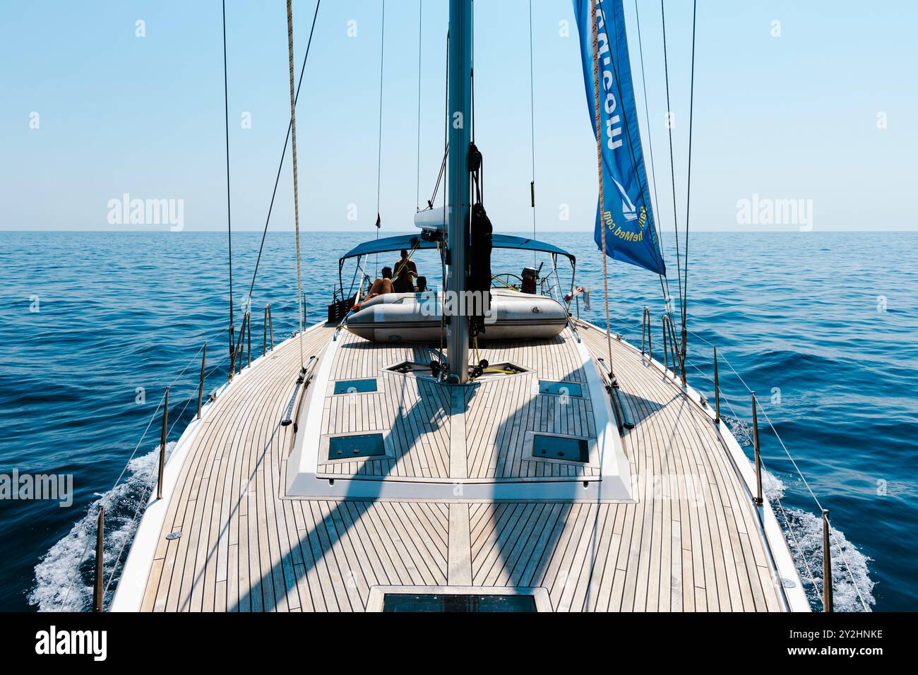 Fahren Sie mit einem Segelboot auf der Adria, Europa Stockfoto
