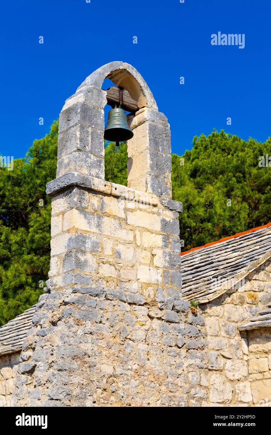 Die Kirche St. Nikolaus, eine mittelalterliche rustikale Kapelle aus dem 13. Jahrhundert auf dem Marjan-Hügel in Split, Kroatien Stockfoto