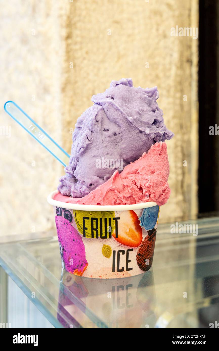 Eis aus Lavendel und Drachen in Bili San, Split, Kroatien Stockfoto