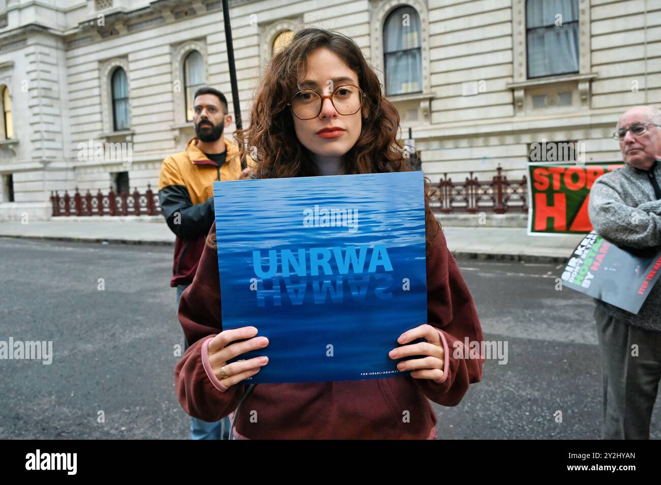 LONDON, GROSSBRITANNIEN. September 2024. Pro-israelische Demonstranten protestieren gegen das Embargo von Keir Starmer für den Verkauf von Waffen an Israel außerhalb des Foreign, Commonwealth & Development Office in London, Großbritannien. (Quelle: Siehe Li/Picture Capital/Alamy Live News Stockfoto