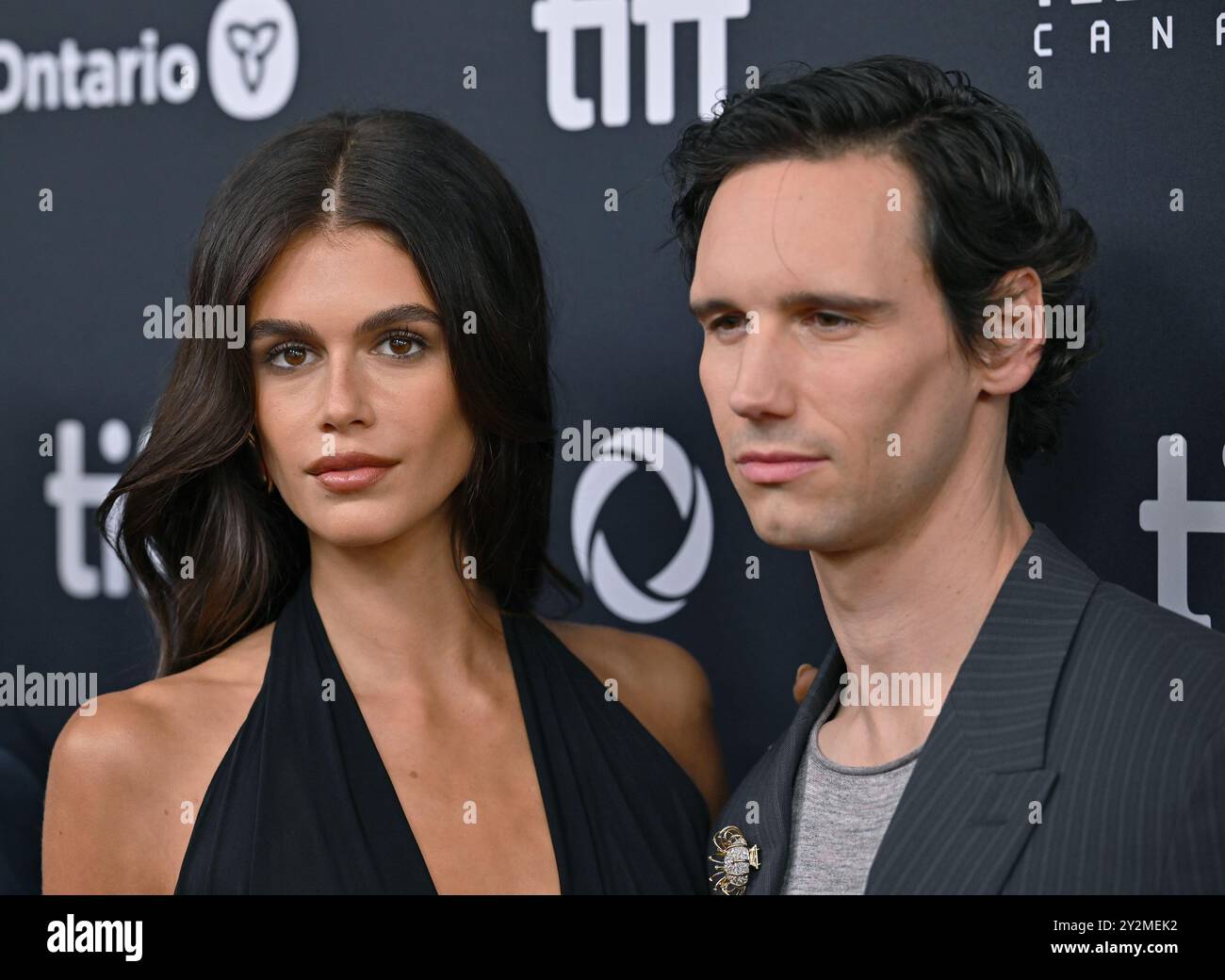 Toronto, Kanada. September 2024. Kaia Gerber (L) und Cory Michael Smith nehmen an der Premiere von „Saturday Night“ im Royal Alexandra Theatre während des Toronto International Film Festivals am Dienstag, den 10. September 2024, Teil. Foto: Chris Chew/UPI Credit: UPI/Alamy Live News Stockfoto