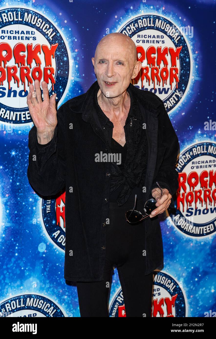 London, Großbritannien. September 2024. Richard O'Brien nimmt an der Gala-Nacht der „Rocky Horror Show“ von Richard O'Brien im Dominion Theatre in London Teil. Quelle: SOPA Images Limited/Alamy Live News Stockfoto