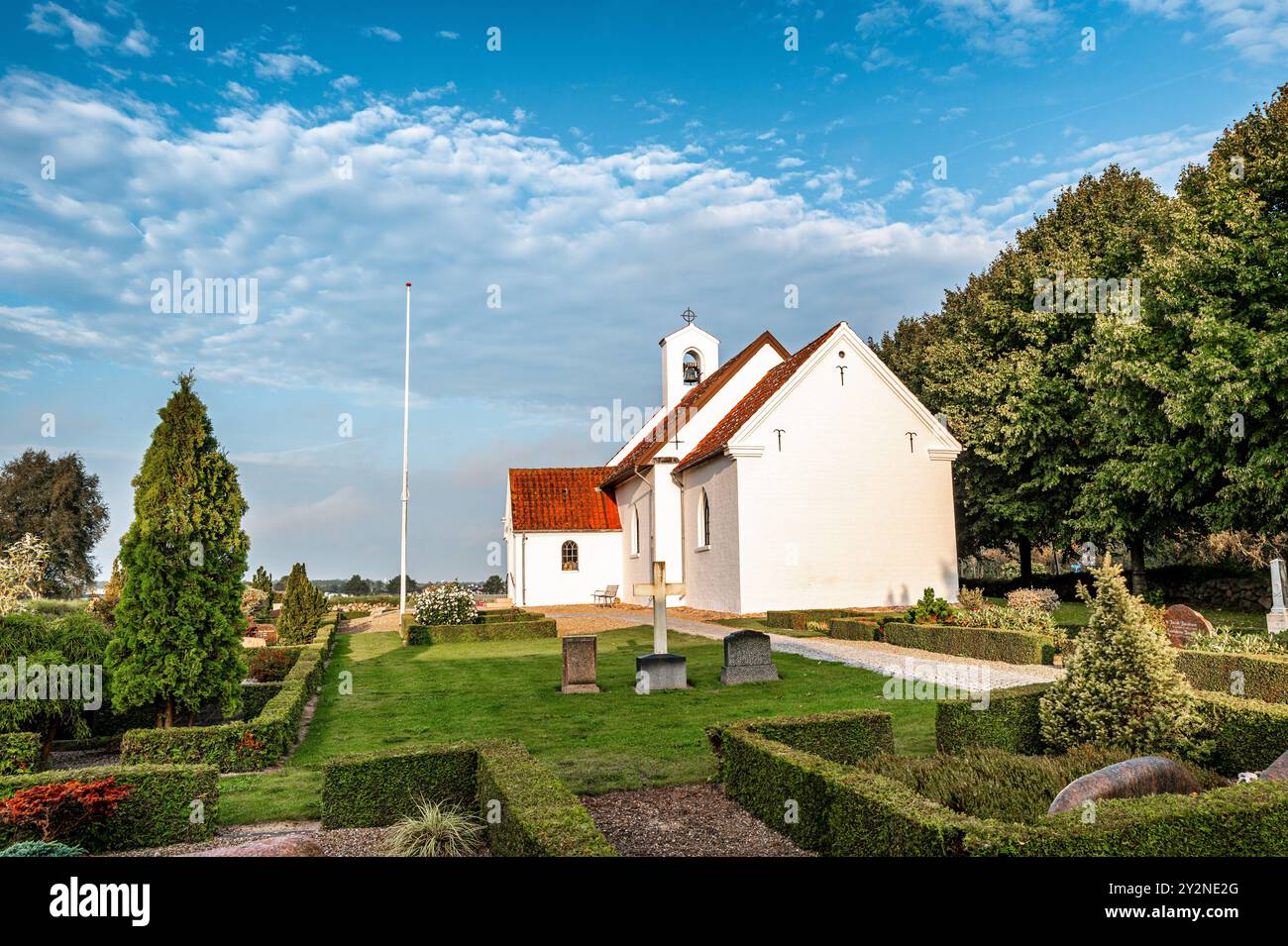 Kleine Kirche in Dalby Hedensted im ländlichen Dänemark Stockfoto