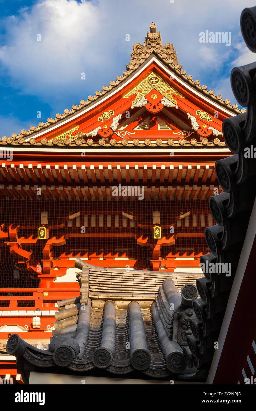 Religiöse Architektur in Japan. Senso-JI buddhistischer Tempel Hozomon-Tor in Asakusa, der älteste Tempel in Tokio Stockfoto