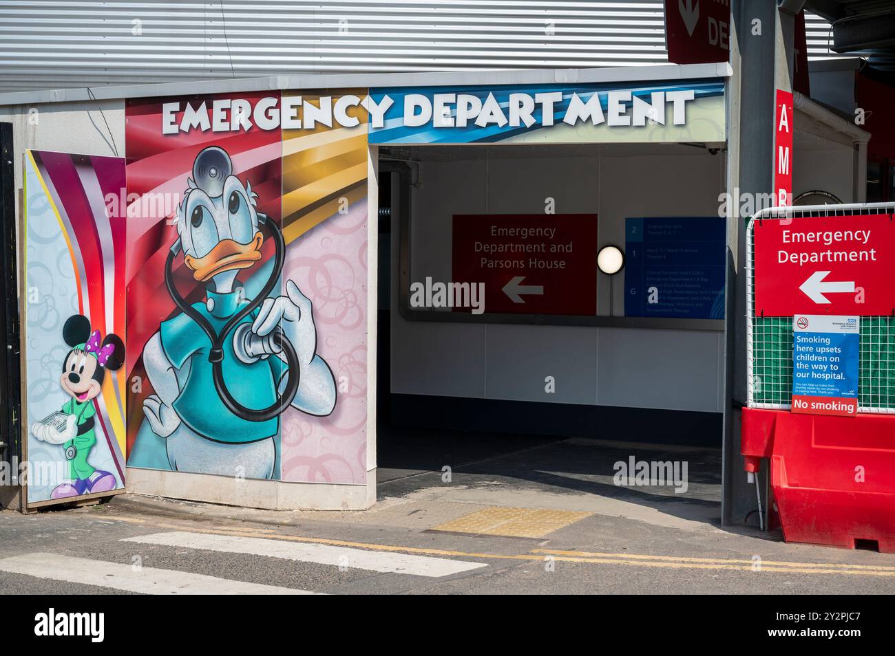 Eingang zum Birmingham Children's Hospital, Birmingham, Großbritannien Stockfoto