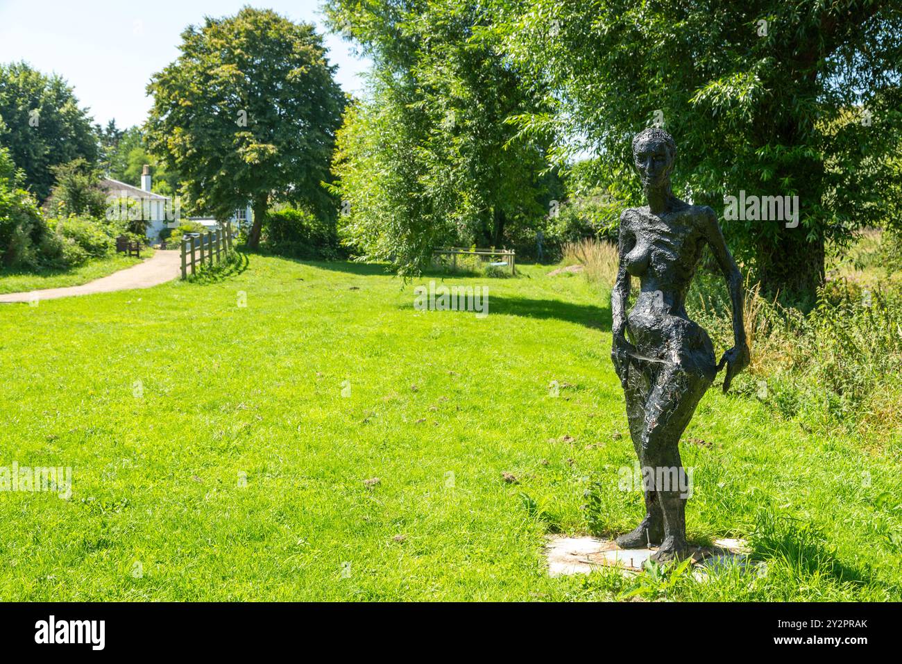 Greta Berlin Skulptur in Riverside Gardens Bridport Stockfoto