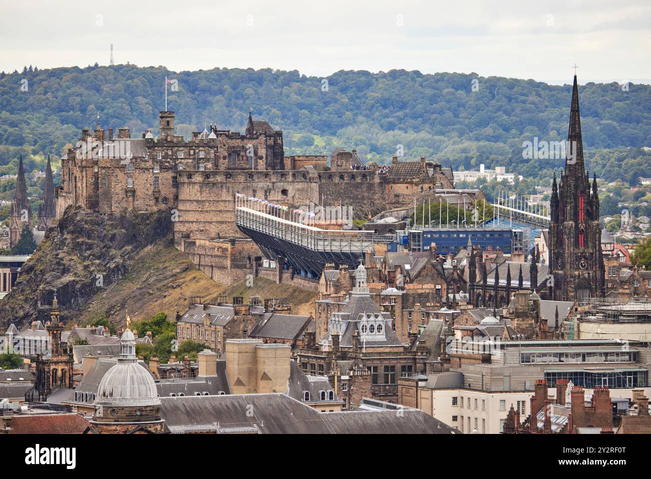 Blick auf Edinburgh von Salisbury Crags, Stadtbild von Edinburgh Castle Stockfoto