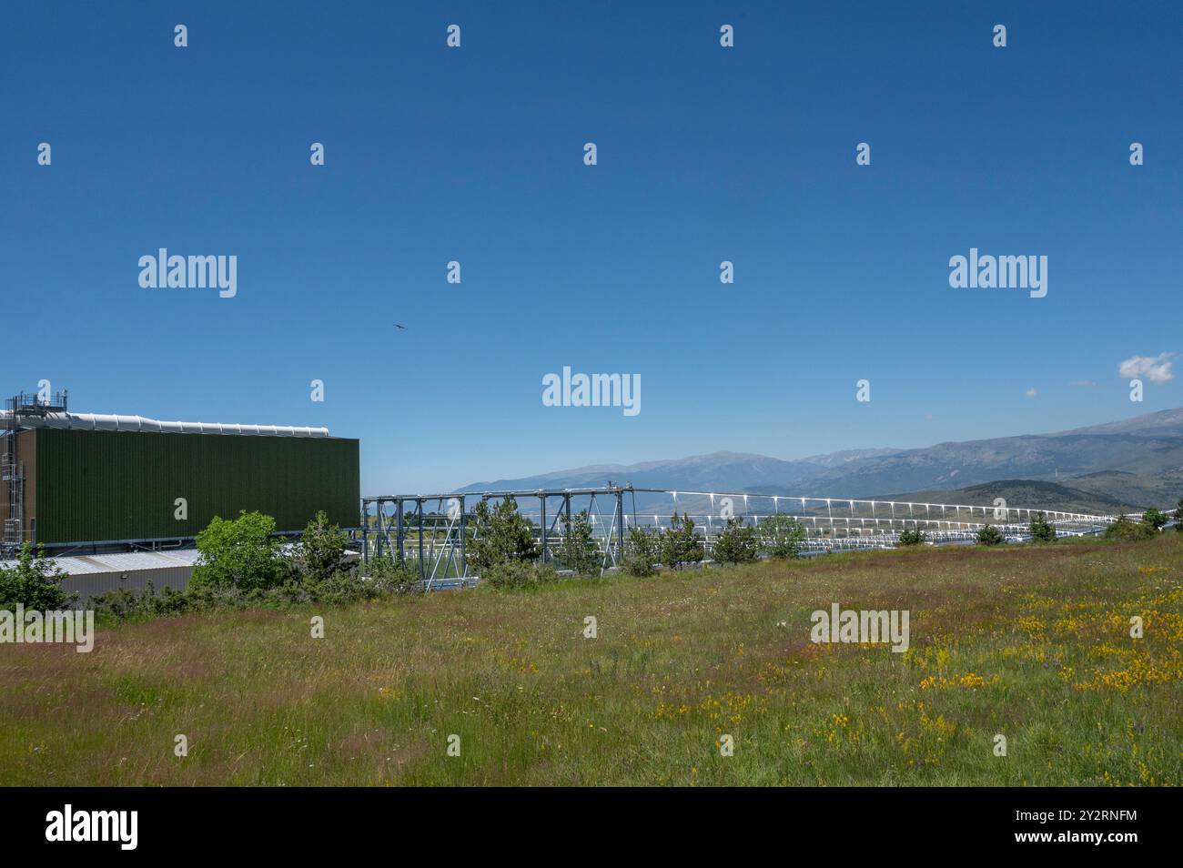 Das thermodynamische Solarkraftwerk von llo in der Cerdagne der Pyrenäen, Frankreich, Stockfoto