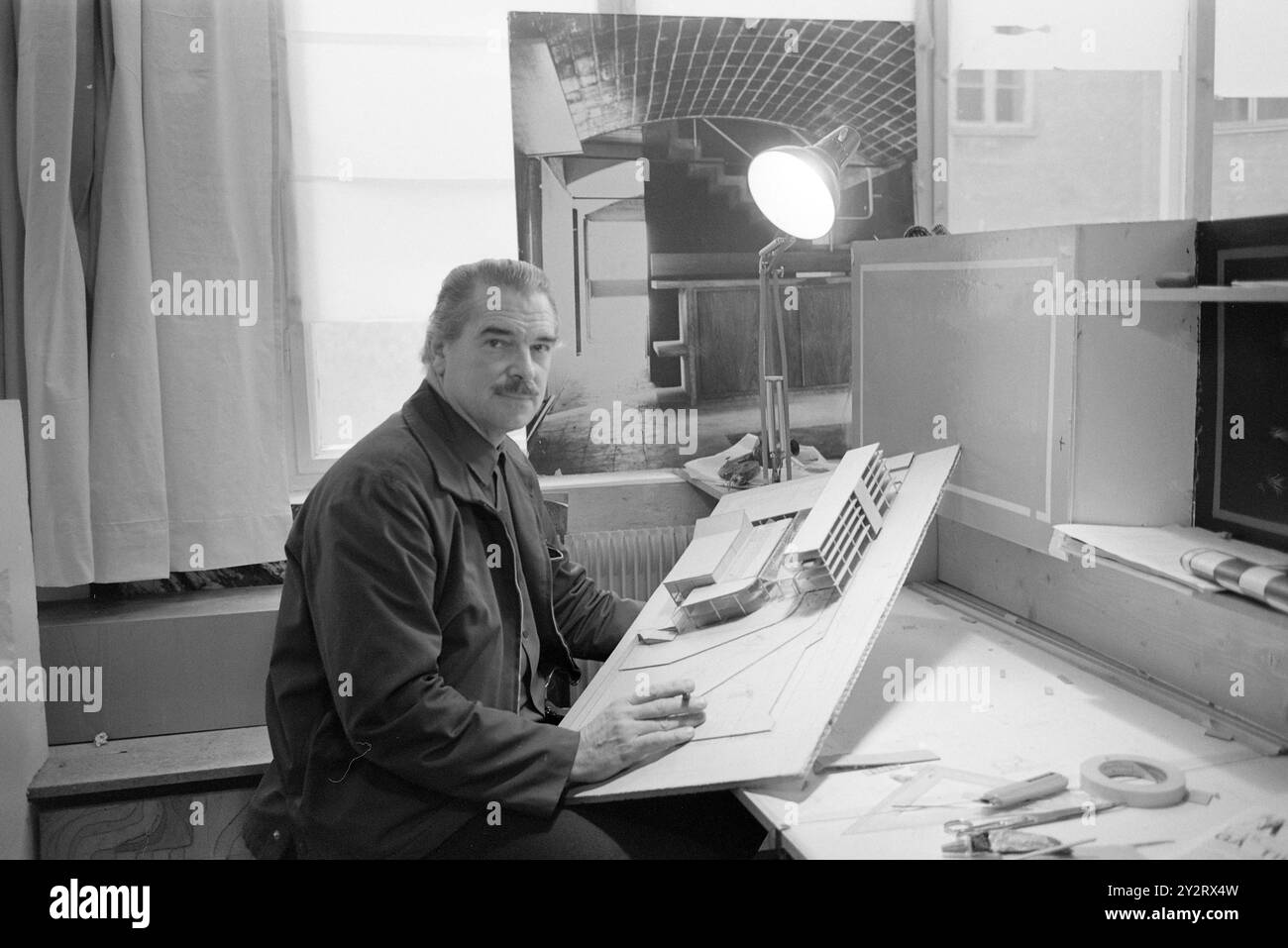 Heute 8 - 5 - 1971: Der radikale Architekt-Professor. Vor einem Jahr wurde es der 52jährige Ex-Kanadier Robert Esdaile, der die freie Professur in der Architekturabteilung des Norwegischen Instituts für Technologie übernahm. Aber es würde sehr lange dauern, bis die Erwähnung eine Tatsache war. Foto: Ivar Aaserud/aktuell/NTB ***FOTO NICHT VERARBEITET*** dieser Bildtext wird automatisch übersetzt Stockfoto