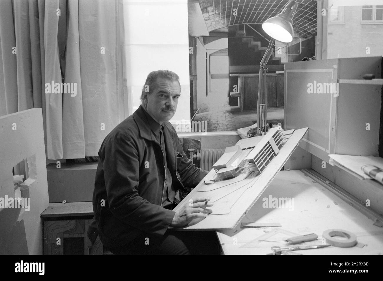 Heute 8 - 5 - 1971: Der radikale Architekt-Professor. Vor einem Jahr wurde es der 52jährige Ex-Kanadier Robert Esdaile, der die freie Professur in der Architekturabteilung des Norwegischen Instituts für Technologie übernahm. Aber es würde sehr lange dauern, bis die Erwähnung eine Tatsache war. Foto: Ivar Aaserud/aktuell/NTB ***FOTO NICHT VERARBEITET*** dieser Bildtext wird automatisch übersetzt Stockfoto