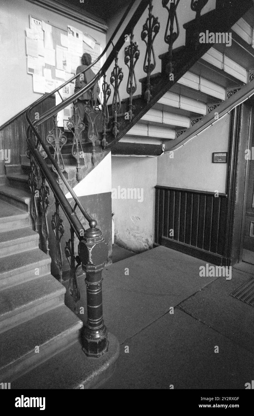 Aktuell 20 - 3 - 1971: Die dunkle Dachwohnung der Kirche die Fakultät der Pfarrgemeinde nähert sich dem Rand des Finanzbankrotts und hat staatliche Beihilfen beantragt. Aber kann die Storting Unterstützung gewähren, solange die private Bildungseinrichtung Andersdenkende ausschließt und weiblichen Schülerinnen nicht die gleiche Ausbildung wie männlichen Schülern gewährt? Foto: Aage Storløkken / aktuell / NTB ***FOTO NICHT VERARBEITET*** dieser Bildtext wird automatisch übersetzt Stockfoto