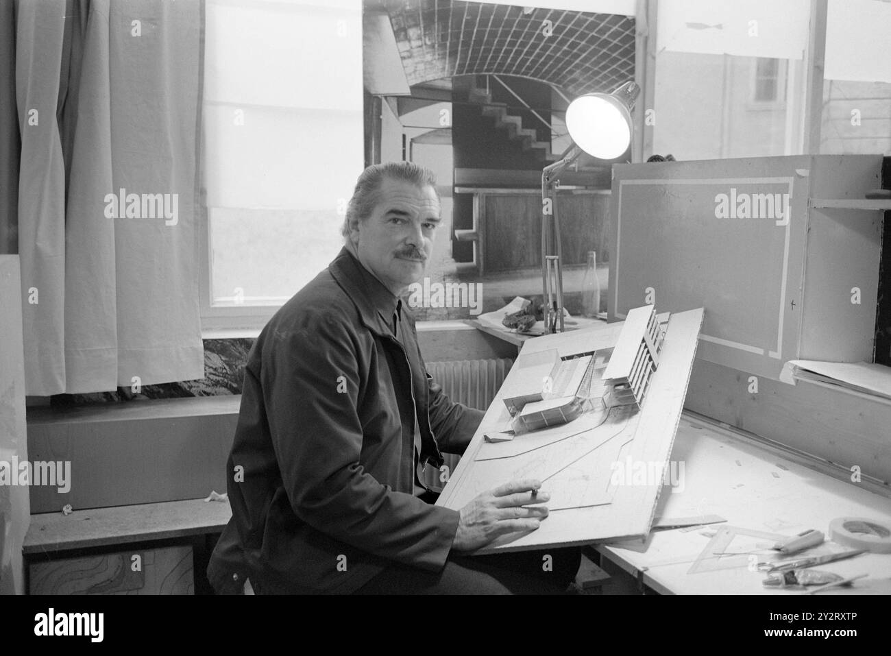 Heute 8 - 5 - 1971: Der radikale Architekt-Professor. Vor einem Jahr wurde es der 52jährige Ex-Kanadier Robert Esdaile, der die freie Professur in der Architekturabteilung des Norwegischen Instituts für Technologie übernahm. Aber es würde sehr lange dauern, bis die Erwähnung eine Tatsache war. Foto: Ivar Aaserud/aktuell/NTB ***FOTO NICHT VERARBEITET*** dieser Bildtext wird automatisch übersetzt Stockfoto