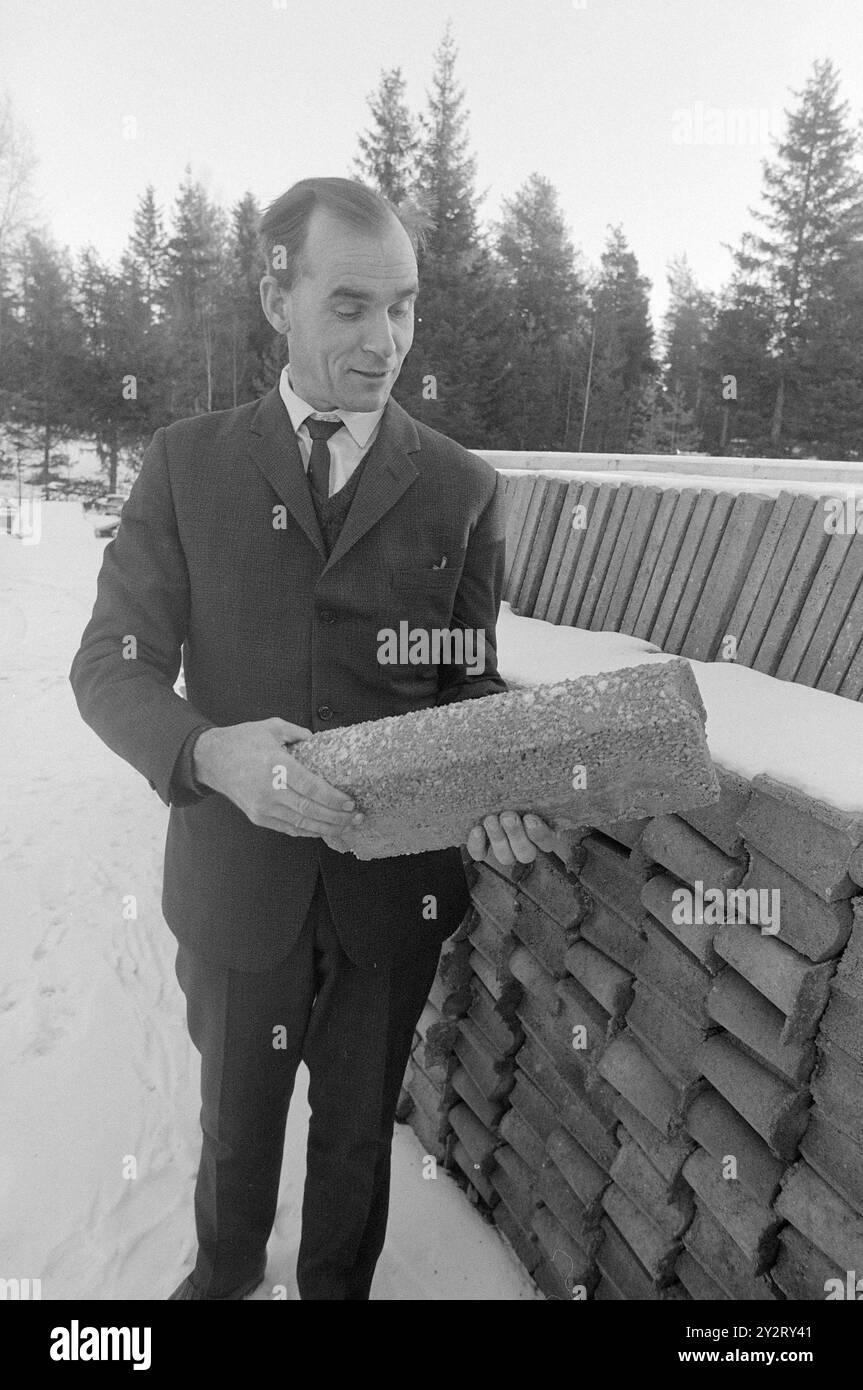 Tatsächlich 51-9-1971: Keine Hilfe. Als Kind litt Paul Martinsen an Epilepsie. Er erholte sich von zwei Gehirnoperationen und bat die Gemeinde um Hilfe bei der Erziehung. Stattdessen wurde er in einer psychiatrischen Anstalt eingesperrt. Von dort aus entkam er – und schaffte es später selbst. Er verklagte den Staat auf 300 000 NOK. Foto: Odd Ween / aktuell / NTB ***FOTO NICHT VERARBEITET*** dieser Bildtext wird automatisch übersetzt Stockfoto