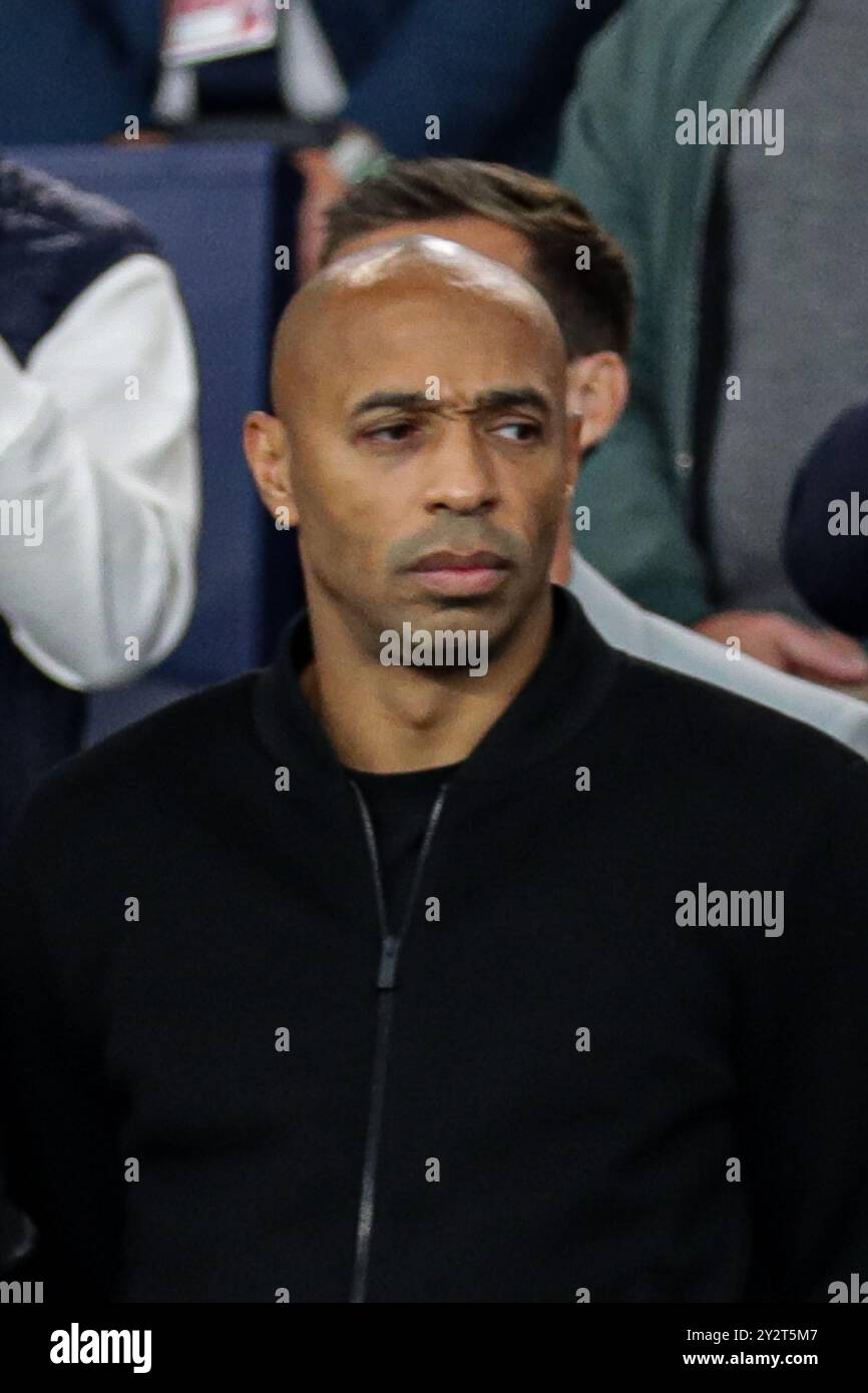 Thierry Henry von Frankreich war beim Fußballspiel der UEFA Nations League 2024/2025 zwischen Frankreich und Italien im Parc des Princes (Paris) zu sehen. Endstand; Frankreich 1:3 Italien. Stockfoto