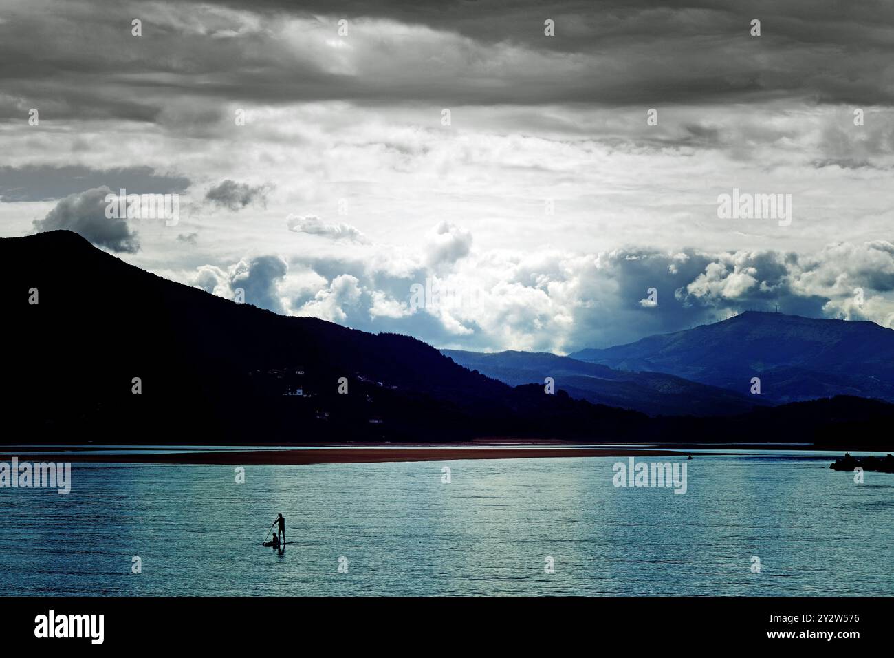 Stand-Up-Paddling, Mundaka, Baskenland, Spanien Stockfoto