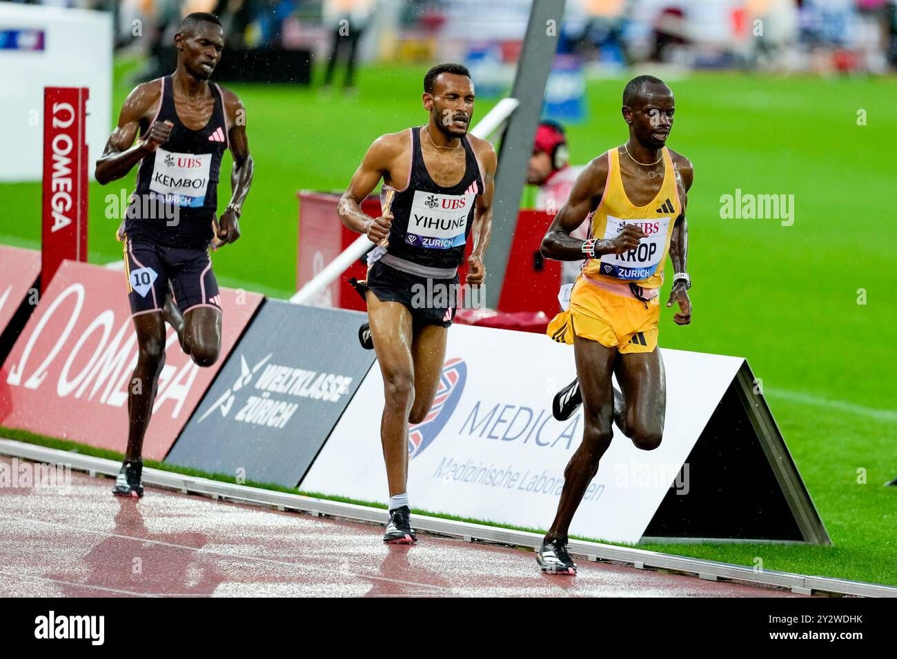 Zürich, Schweiz. September 2024. Zürich, 5. September 2024: Jacob Krop (KEN) vor Addisu Yihune (ETH) während des 3000m langen Men Events in der Wanda Diamond League Weltklasse Zürich im Stadion Letzigrund in Zürich. (Daniela Porcelli/SPP) Credit: SPP Sport Press Photo. /Alamy Live News Stockfoto