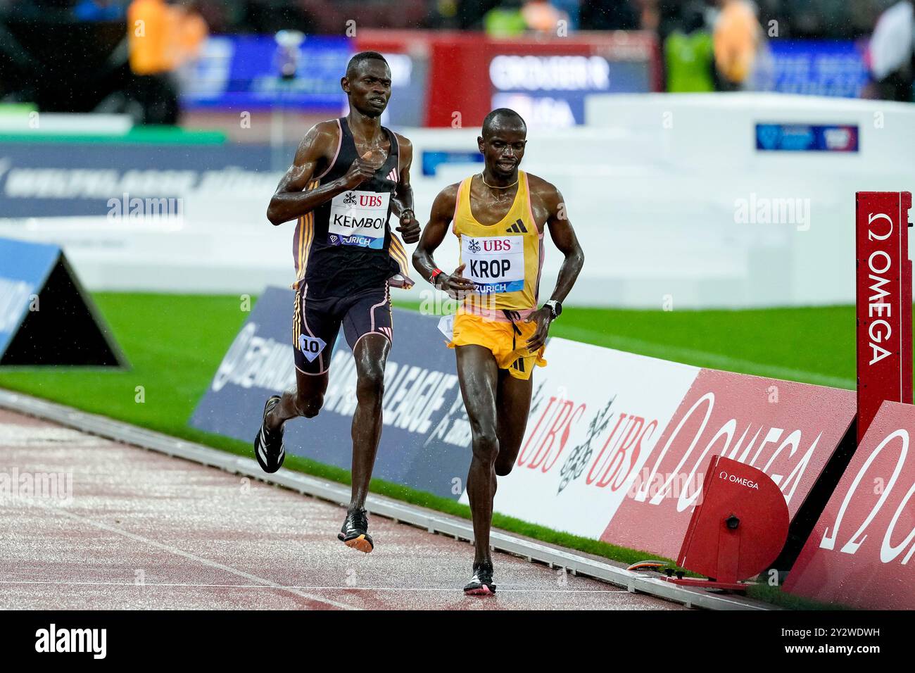 Zürich, Schweiz. September 2024. Zürich, Schweiz, 5. September 2024: Jacob Krop (KEN) vor Cornelius Kemboi (KEN) während des 3000m langen Men Events in der Wanda Diamond League Weltklasse Zürich im Stadion Letzigrund in Zürich. (Daniela Porcelli/SPP) Credit: SPP Sport Press Photo. /Alamy Live News Stockfoto