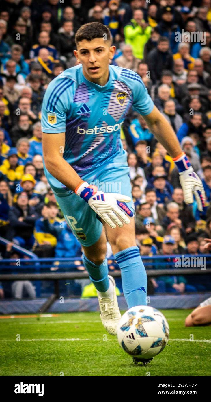 Argentinische Profifußballliga, Erste Liga. Der Club Atlético Boca Juniors steht seinem gegenüber San Lorenzo de Almagro in einer Neuauflage des Fußballklassikers Rio de la Plata gegenüber. Mit Toren von Gimenez, Merentiel und Saracchi gewann das Team La Boca das Duell mit 3 zu 2. Stockfoto