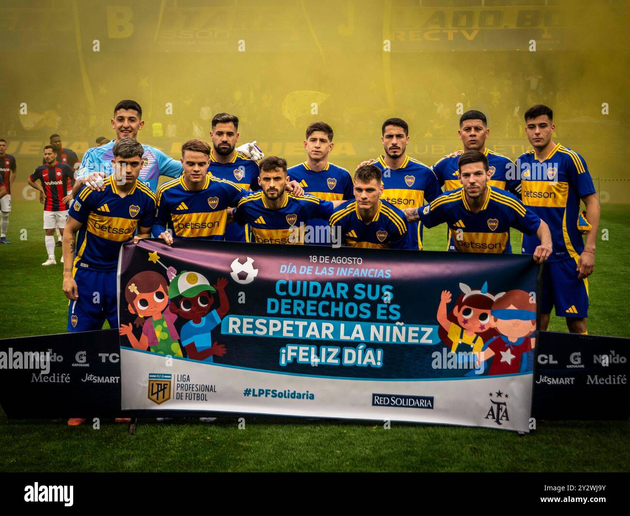 Argentinische Profifußballliga, Erste Liga. Der Club Atlético Boca Juniors steht seinem gegenüber San Lorenzo de Almagro in einer Neuauflage des Fußballklassikers Rio de la Plata gegenüber. Mit Toren von Gimenez, Merentiel und Saracchi gewann das Team La Boca das Duell mit 3 zu 2. Stockfoto