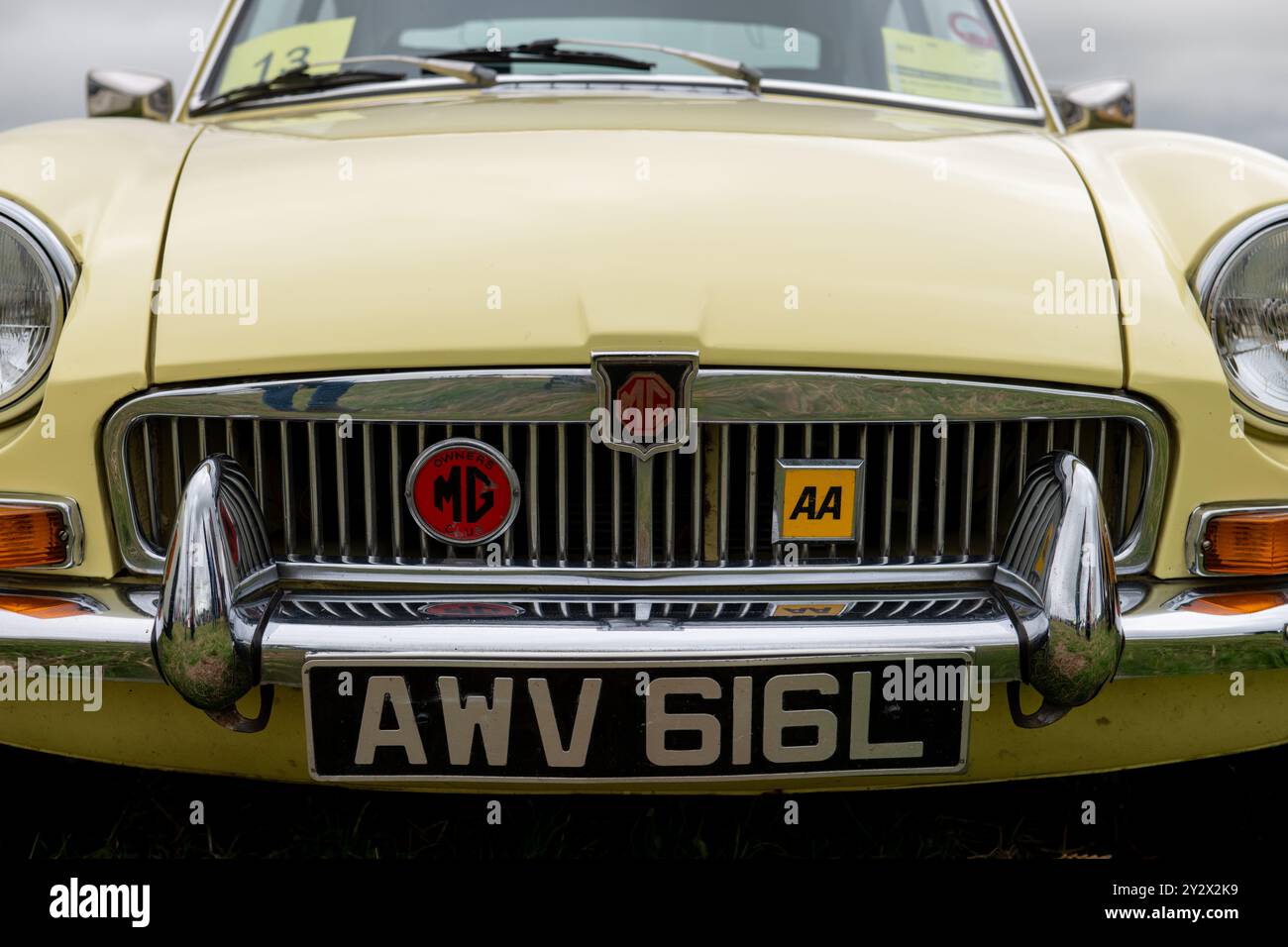 Low Ham.Somerset.Vereinigtes Königreich. 20. Juli 2024. Ein MG MGB Sportwagen aus dem Jahr 1972 ist auf der Somerset Steam and Country Show zu sehen Stockfoto