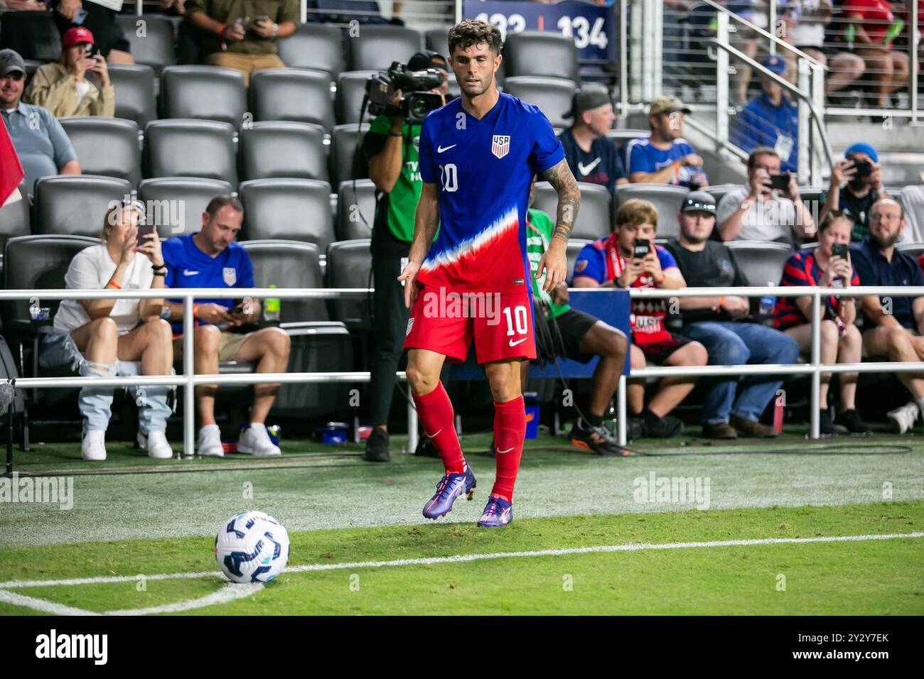 Cincinnati, Ohio, USA, 10. September 2024. Christian Pulisic (10) tritt aus der Ecke. Die USMNT spielt Neuseeland in einem internationalen Freundschaftsspiel im TQL Stadium in Cincinnati, Ohio. Quelle: Kindell Buchanan/Alamy Live News Stockfoto