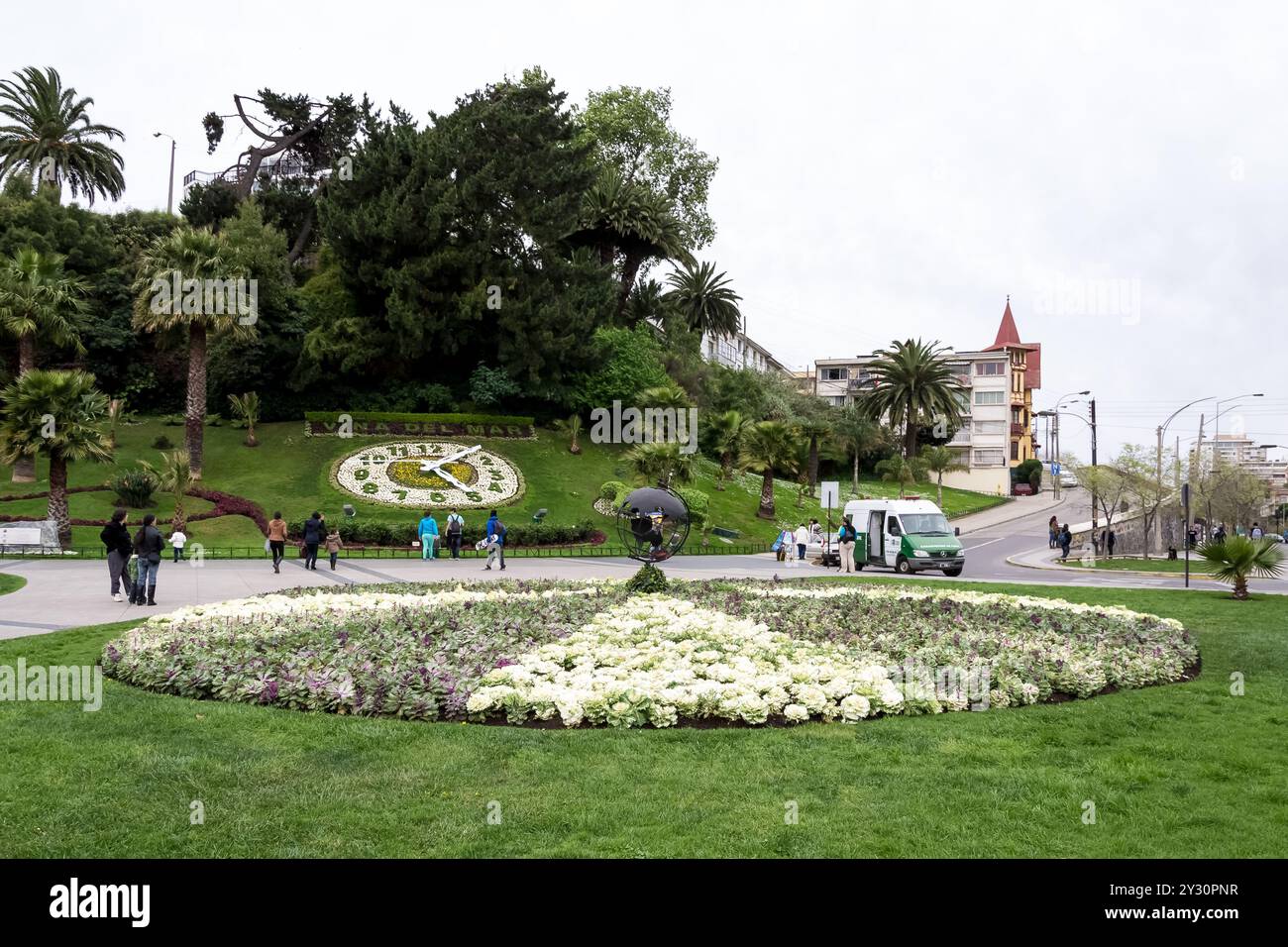 Blick auf die Reloj de Flores (Blumenuhr), ein angelegter Zeitmesser in der Stadt Viña del Mar, Region Valparaíso, Chile. Stockfoto