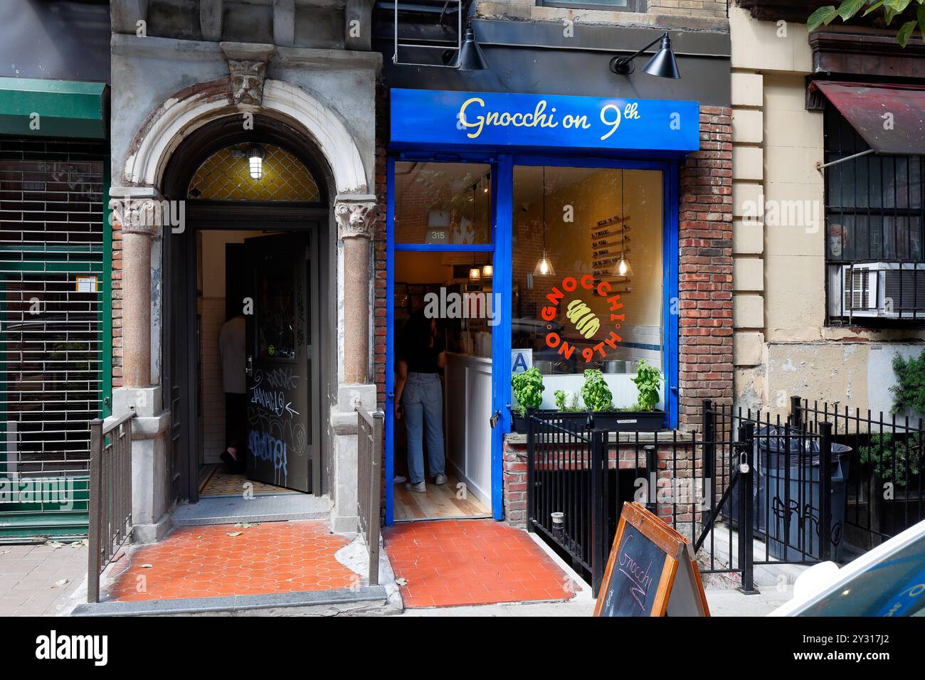 Gnocchi am 9th, 315 E 9th St, New York, New York, NYC Ladenfoto eines italienischen Nudelrestaurants zum Mitnehmen in Manhattans East Village Nachbarschaft. Stockfoto