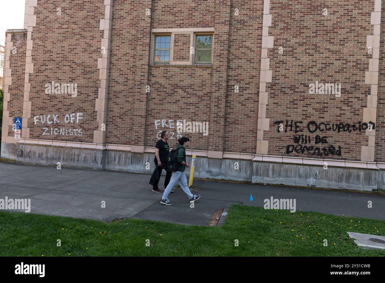 Seattle, USA. Mai 2024. Der United for Israel Marsch versammelte sich im Lager der University of Washington Palestine. Stockfoto