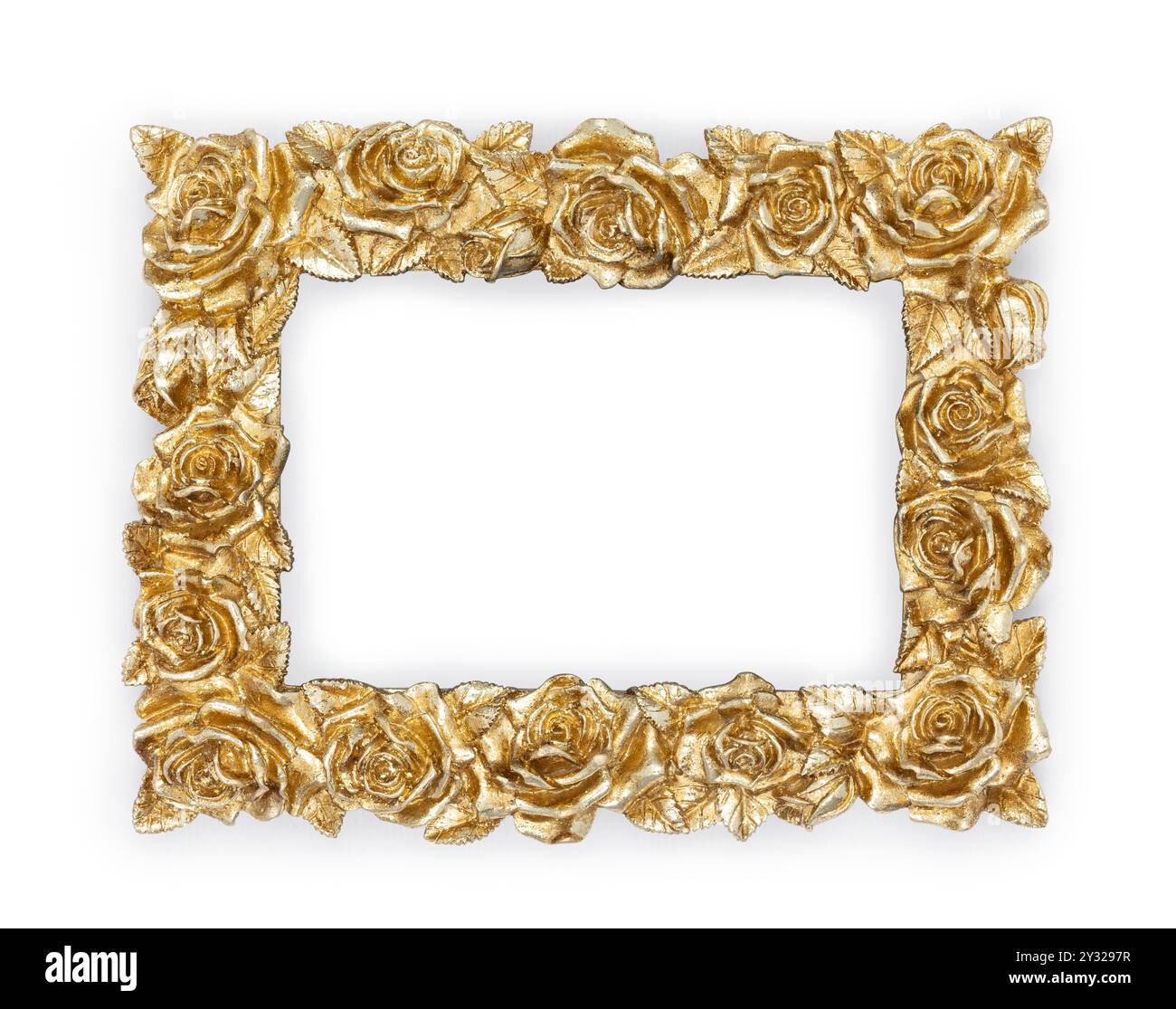 Goldener Bilderrahmen mit kunstvollen Blumenmustern ist isoliert auf weißem Hintergrund Stockfoto