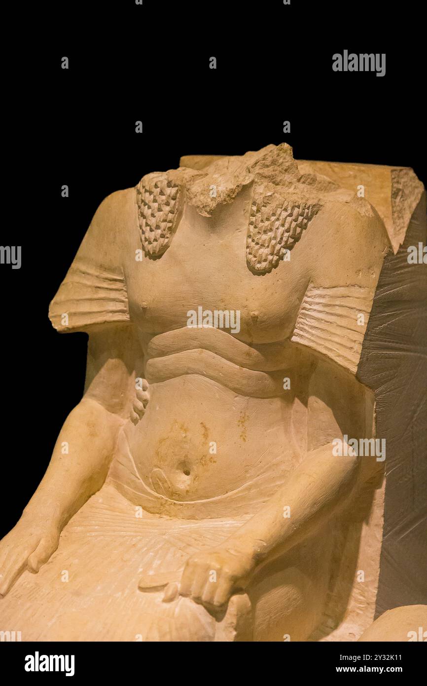 Ägypten, Luxor Museum, Detail der Doppelstatue von Horemheb und seiner Frau, aus seinem Grab in Sakkara: Horemheb. Stockfoto