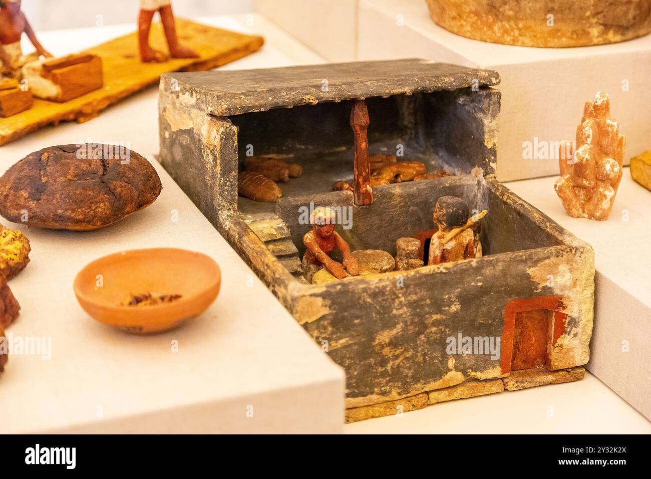 Ägypten, Nationales Museum der ägyptischen Zivilisation, Backwarenmodell. Mit kleinen Brotsorten. Stockfoto