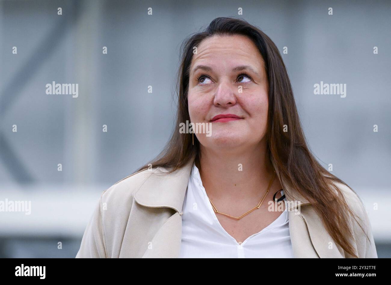 Potsdam, Deutschland. September 2024. Manja Schüle (SPD), brandenburgische Kultusministerin, bei der Eröffnung des Skulpturendepots der Stiftung Preußische Paläste und Gärten Berlin-Brandenburg. Quelle: Jens Kalaene/dpa/Alamy Live News Stockfoto