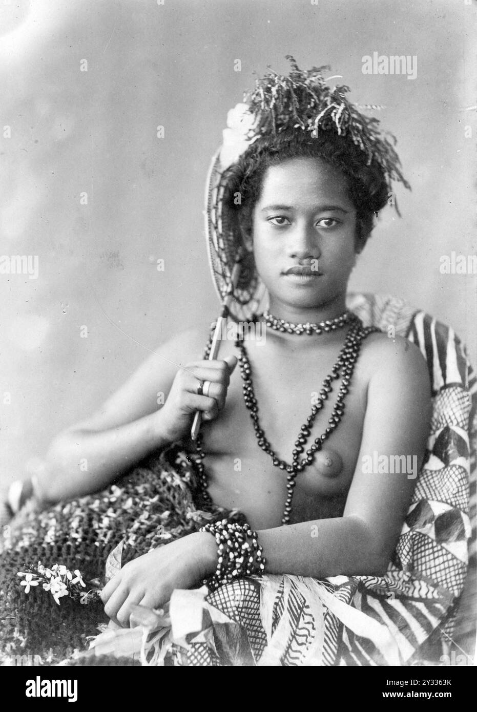 Junge Frau aus Samoa, mit Halskette, um 1890, historisch, digital restaurierte Reproduktion eines Originals aus dieser Zeit Stockfoto