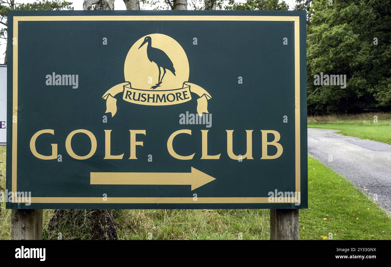 Rushmore Golf Club, Tollard Royal, Salisbury, Wiltshire - Cramborne Chase - Blick auf das Eingangsschild Stockfoto