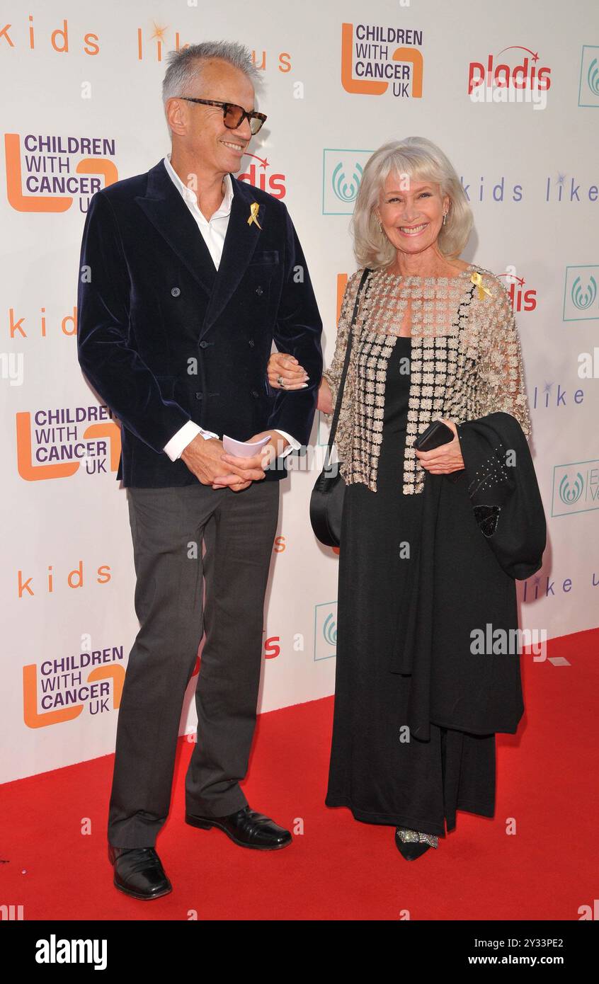 London, Großbritannien. September 2024. Jan Leeming und Gast bei der „Kids Like US“ Sky Dokumentarfilmpremiere, Cineworld Leicester Square, Leicester Square, am Mittwoch, den 11. September 2024 in London, England, Großbritannien. CAP/CAN © CAN/Capital Pictures Credit: Capital Pictures/Alamy Live News Stockfoto