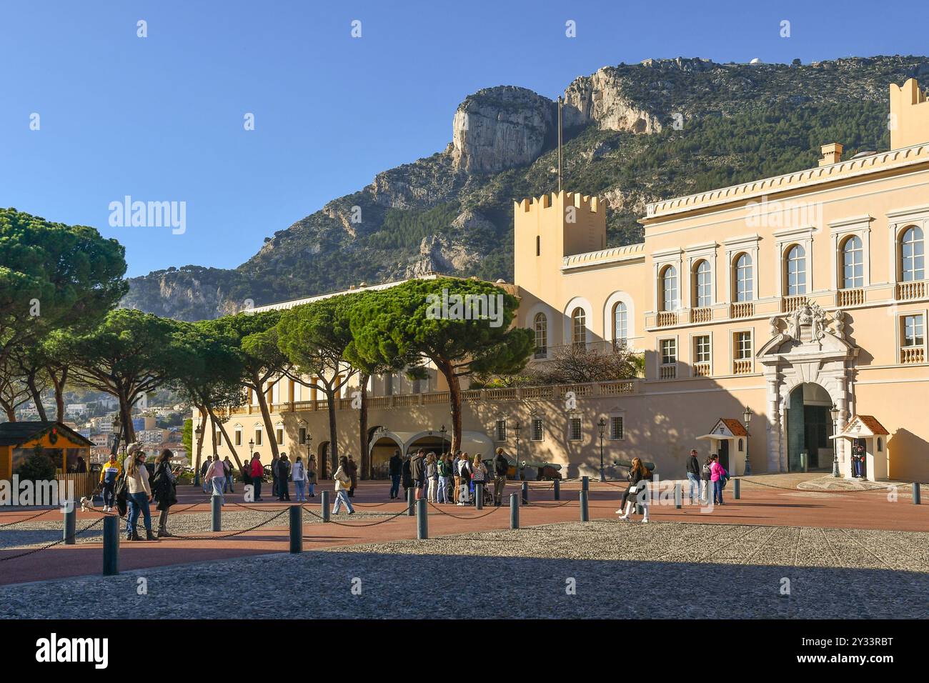 Der Fürstenpalast, offizielle Residenz des souveränen Fürsten von Monaco, mit dem Vorgebirge Tete de Chien („Hundekopf“), Fürstentum Monaco Stockfoto