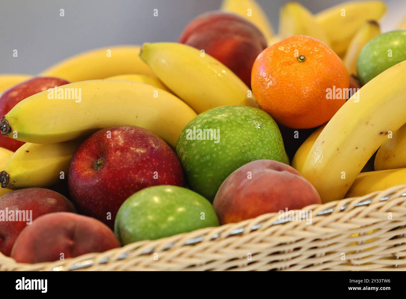 Obstkorb 10.09.2024, Erfurt, Obstkorb mit Bananen, gruenen und roten ...