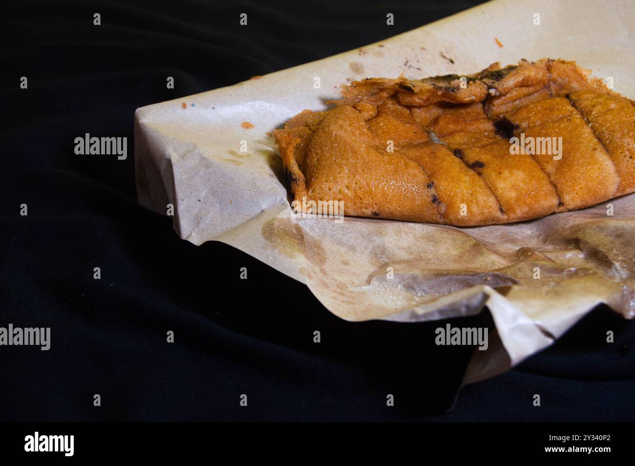 Schuss auf Terang Bulan oder süßen Martinabak. Typisch indonesisches Essen. Stockfoto