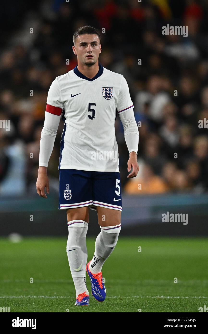 LUTON, ENGLAND - 09. SEPTEMBER: Taylor Harwood-Bellis aus England, volle Körperlänge im Heimtrikot während des internationalen U21-Freundschaftsspiels zwischen Engl Stockfoto