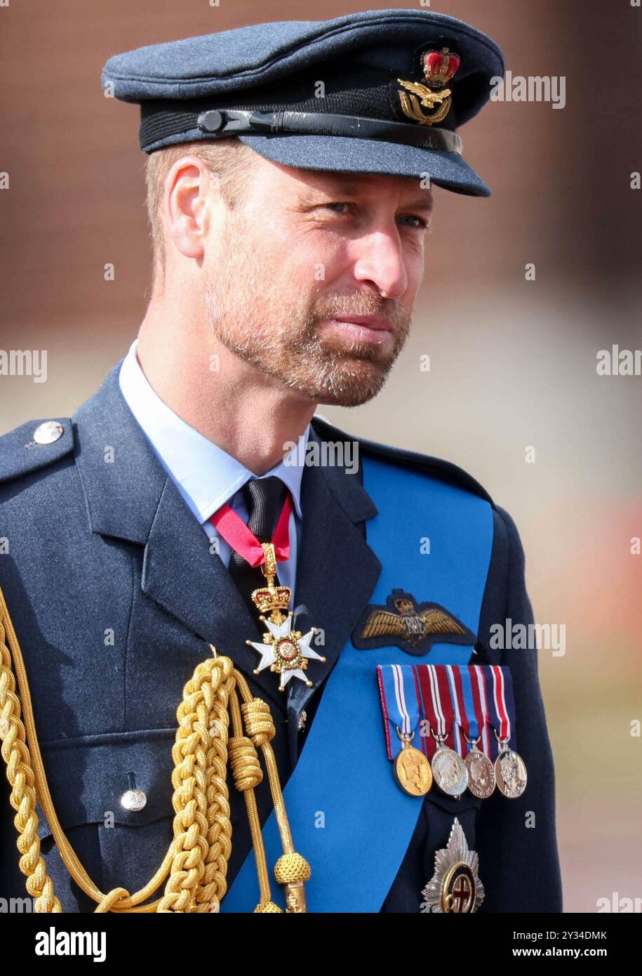 Cranwell, Vereinigtes Königreich.12/09/2024. Der Prinz von Wales nimmt an der SovereignÕs Parade Teil. Royal Air Force College. Der Prinz von Wales nimmt im Auftrag seiner Majestät König Karl III. An der SovereignÕs Parade Teil. Die SovereignÕs Parade umfasst Absolventen des „Commissioned Warrant Officers“-Kurses und des Modularen Initial Officer Training-Kurses. Insgesamt werden 48 Kadetten der Royal Air Force an der Parade teilnehmen, zusammen mit 4 internationalen Offizierskadetten aus Jordanien, Kenia, Pakistan und Uganda. Bild von Andrew Parsons/Parsons Media Stockfoto