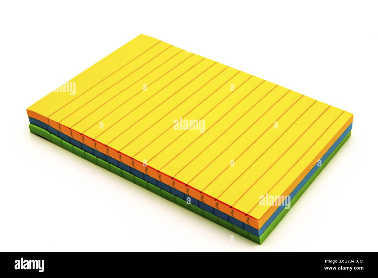 Mehrfarbige Notizblock Und Mini-Container Gefüllt Mit Stiften Und Bleistiften Und Scheren Stockfoto