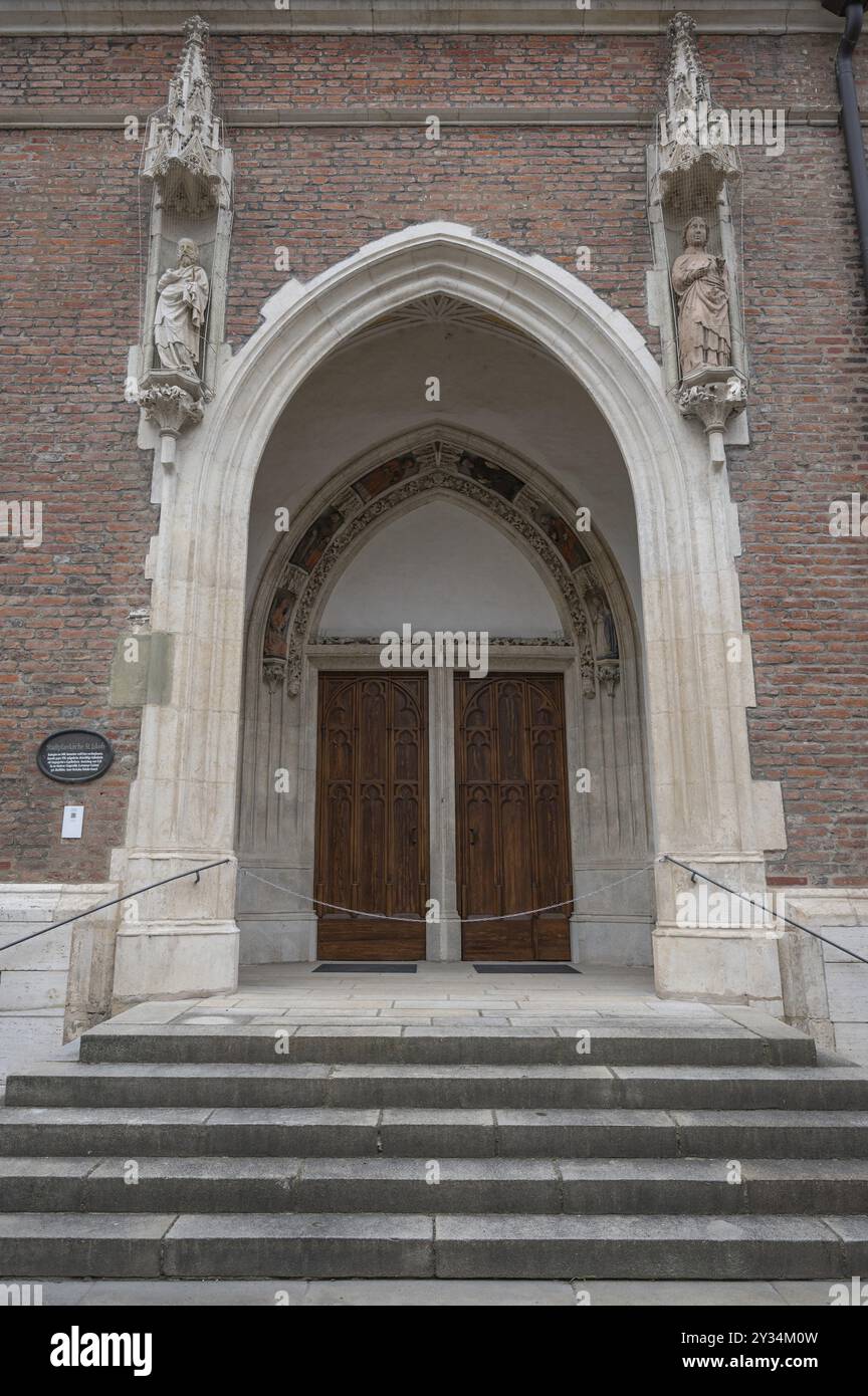 Eingangsportal der gotischen Hallenkirche St. Jakob, Baubeginn um 1400, Pfarrplatz 11 A, Straubing, Niederbayern, Deutschland, Europa Stockfoto