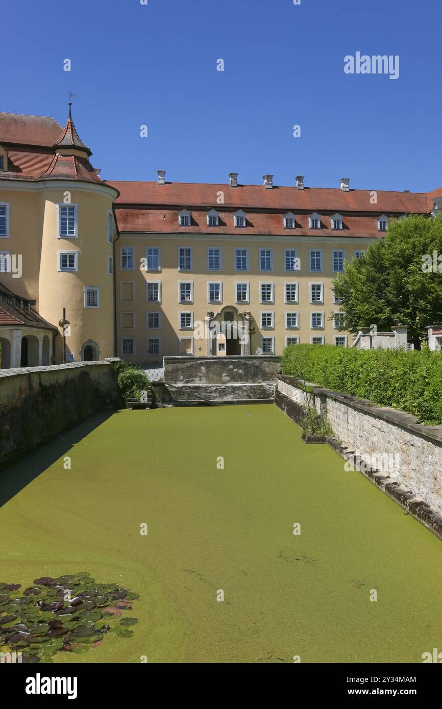 Schloss Ellwangen, Fürst Provost der Fürstlichen Provost von Ellwangen, Herrenhaus, Architektur, historisches Gebäude, stehendes Wasser, Entenweed, Ellwa Stockfoto