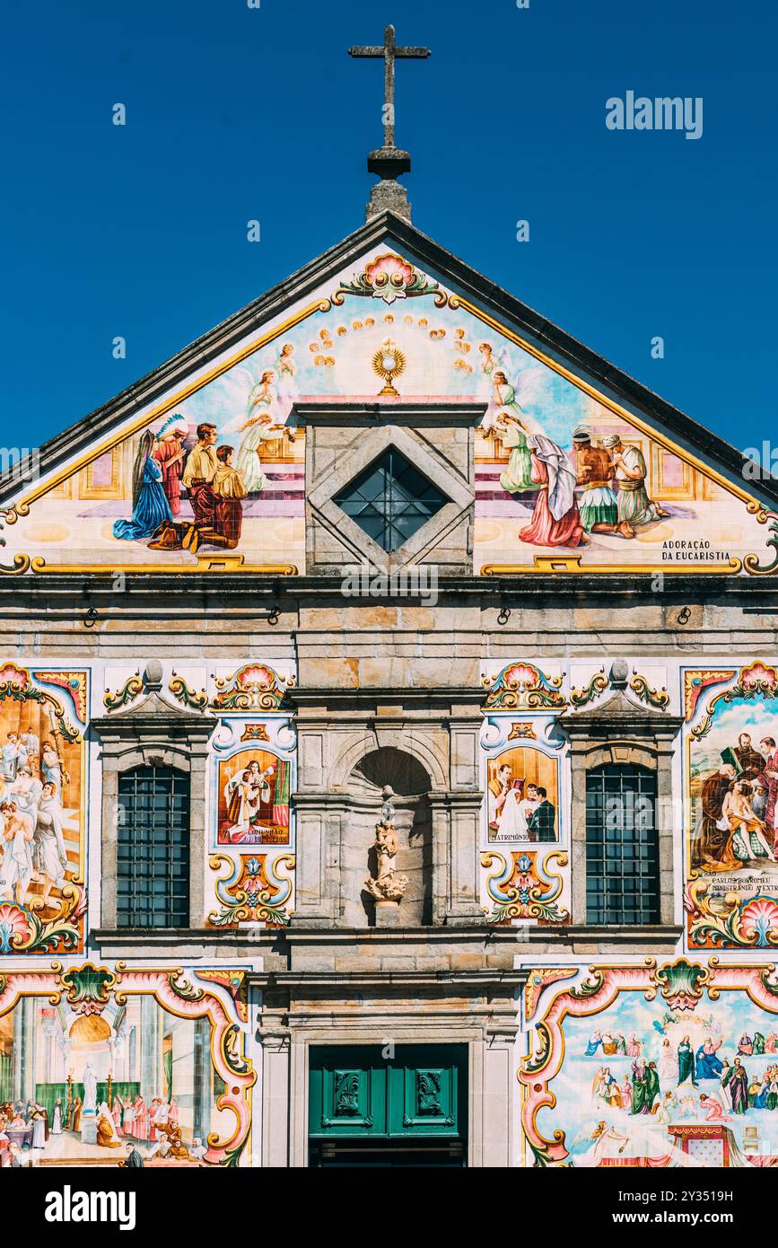 Blick auf die Kirche Matriz Santa Maria de Valega in Portugal Stockfoto