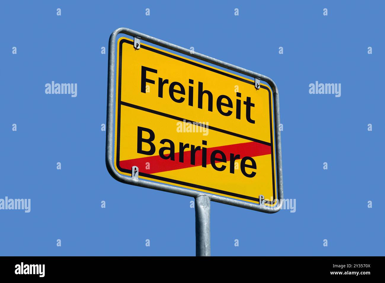 Ortsschild mit Freiheit und Barriere Ortsschild mit Freiheit und Barriere, 12.09.2024, Borkwalde, Brandenburg, auf einem Ortsschild stehen die Schriftzüge Freiheit und Barriere. *** Ortszeichen mit Freiheit und Barriere Ortszeichen mit Freiheit und Barriere, 12 09 2024, Borkwalde, Brandenburg, auf einem Ortszeichen stehen die Worte Freiheit und Barriere Stockfoto