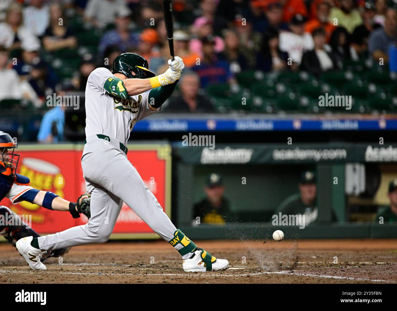 Oakland Athletics Outfielder JJ Bleday (33) im sechsten Inning während des MLB-Baseballspiels zwischen den Oakland Athletics und den Houston Astros auf S Stockfoto