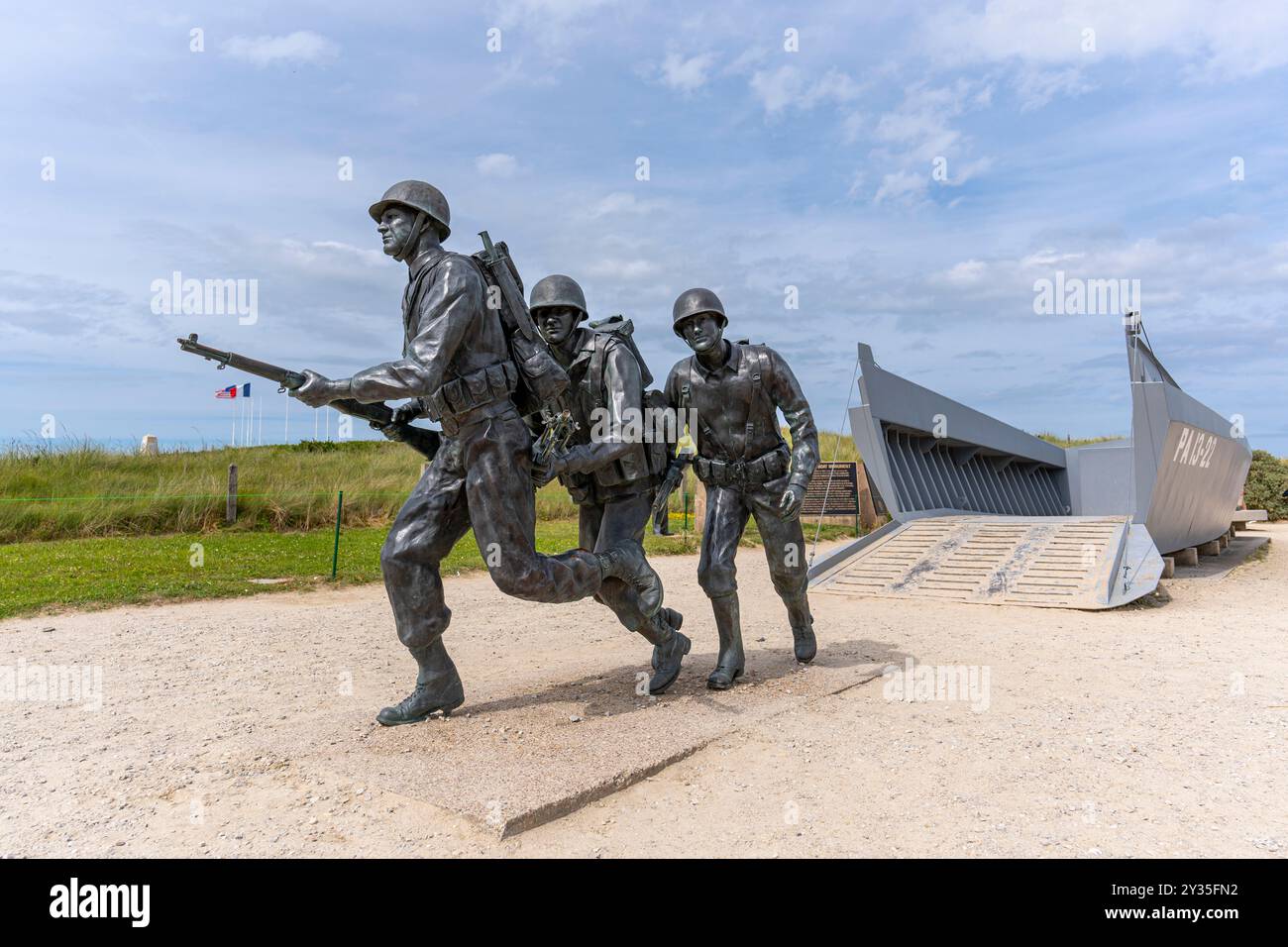 Utah Beach, Frankreich: Am Eingang zum Strand befindet sich noch eines der Landungsboote, die am D-Day von den alliierten Soldaten benutzt wurden Stockfoto