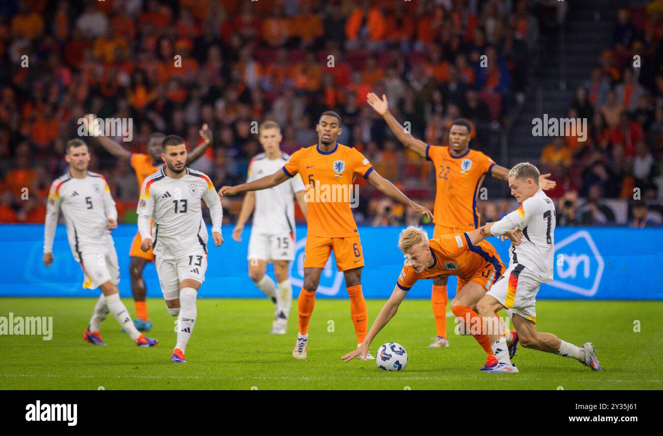 Amsterdam, Niederlande. September 2024. Jan Paul van Hecke (NED) Florian Wirtz (DFB) Niederlande - Deutschland Niederlande - Deutschland 10.09.2024 Co Stockfoto