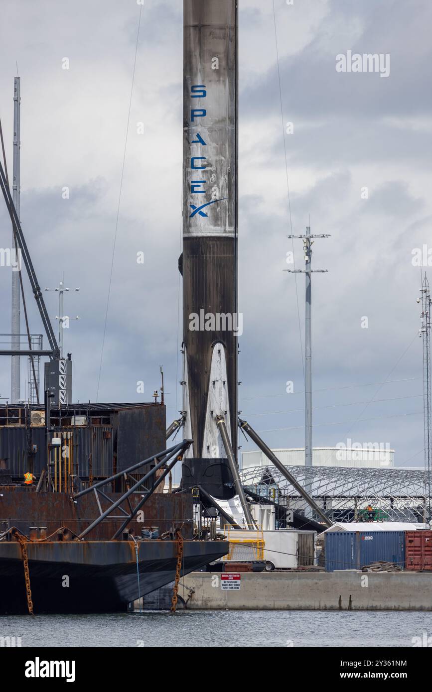 Port Canaveral, USA. September 2024. Nach einer rekordbrechenden SpaceX Polaris Dawn Privatmission kehrt Falcon 9 First Stage Booster auf dem JRTI Drohnenschiff nach Port Canaveral Brevard County Florida USA zurück (Foto: Scott Schilke/SIPA USA) Credit: SIPA USA/Alamy Live News Stockfoto